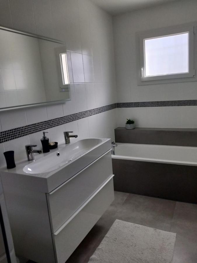Maison Familiale Avec Jardin De 1500M2 Saint-Genes-de-Fronsac Dış mekan fotoğraf